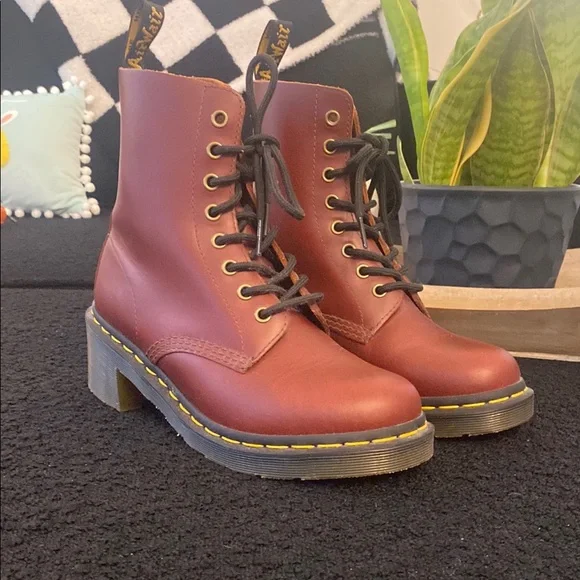 Dr. Martens Women's Brown Leather Boots, 💯 Authentic , like new! - Picture 1 of 9